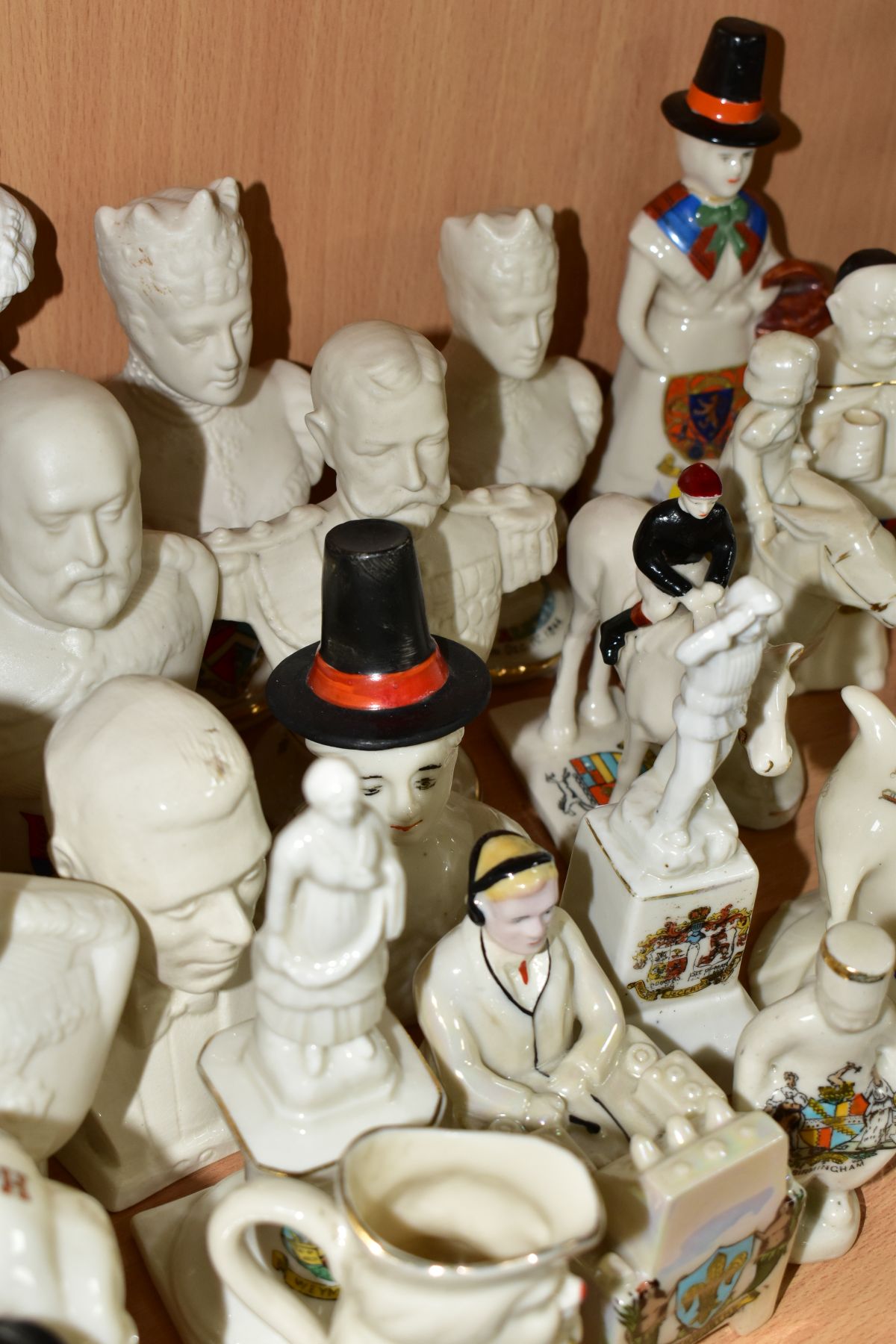 APPROXIMATELY TWENTY EIGHT CRESTED CHINA BUSTS AND FIGURES, ETC, including a Willow Art statue of - Image 7 of 9
