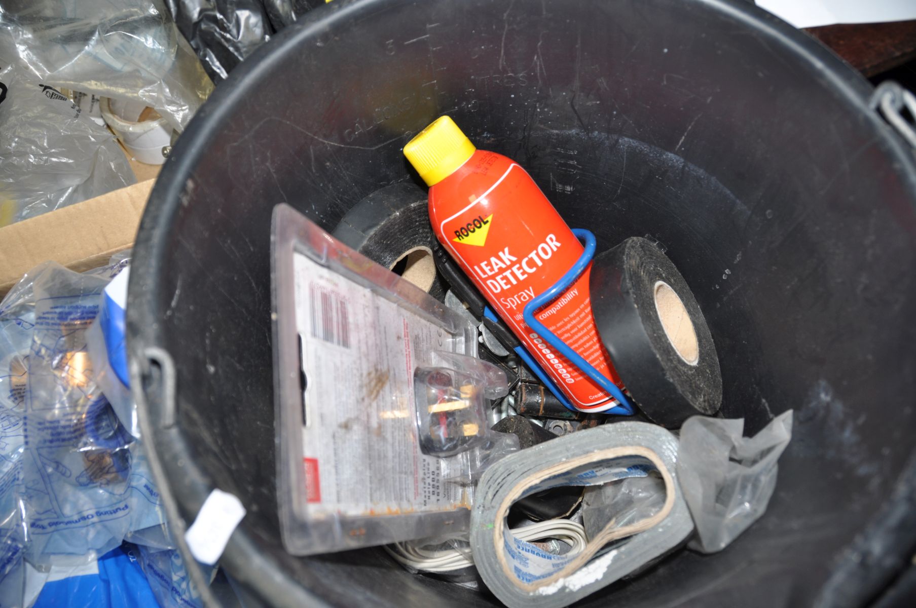 A TRAY, THREE BAGS AND A BUCKET CONTAINING PLUMBING PARTS including Osma Gold push fit fittings, - Image 8 of 8