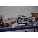 A QUANTITY OF MOSTLY BOXED KITCHEN AND HOUSEHOLD SUNDRIES, many items as new / unused, including a