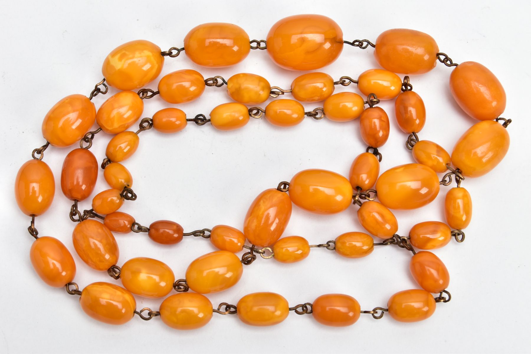 A NATURAL AMBER GRADUATED BEAD NECKLACE, graduated beads, largest measuring approximately 23.0mm x - Image 2 of 3