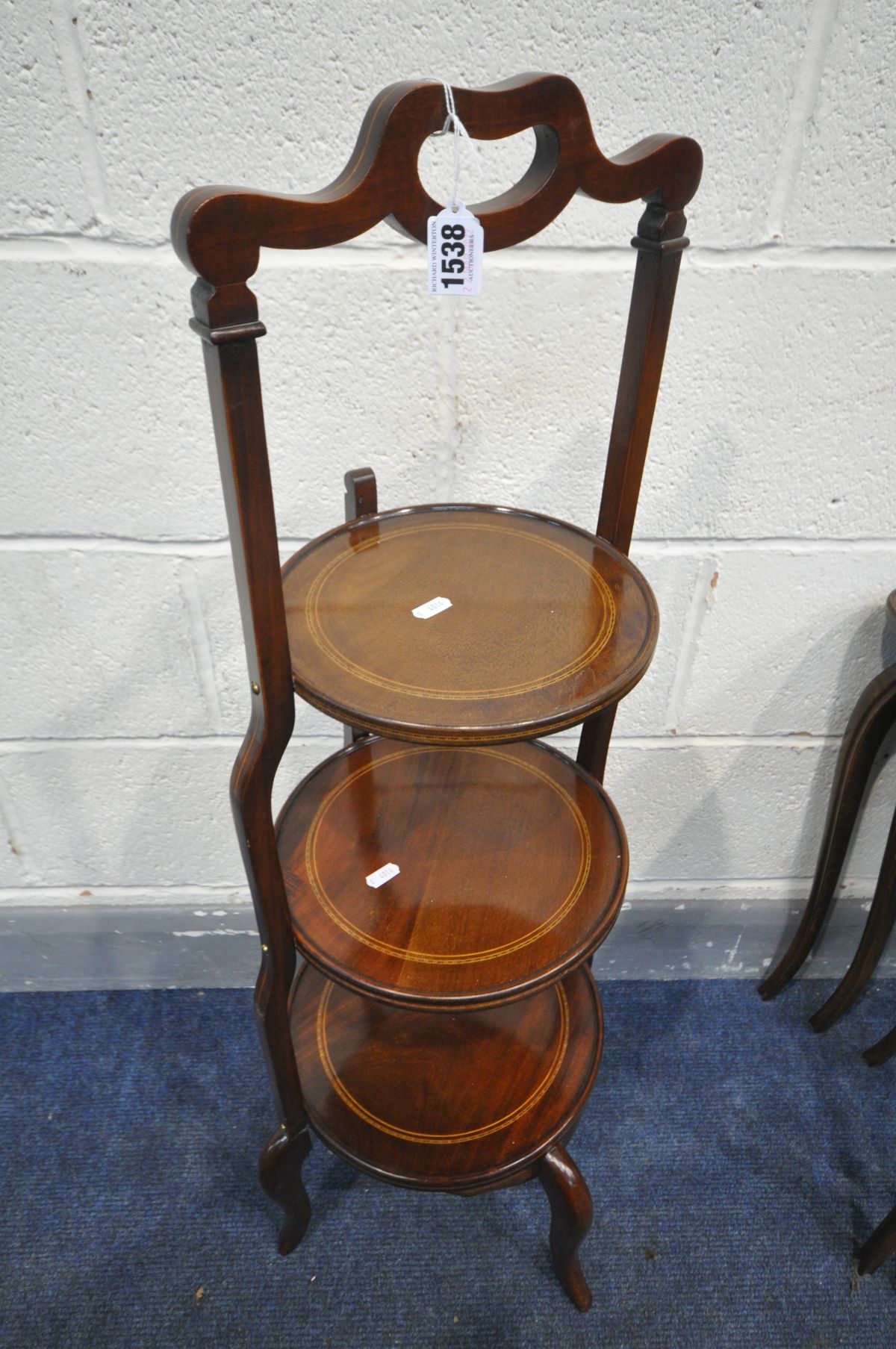 AN EDWARDIAN MAHOGANY THREE TIER CAKE STAND, height 96cm, and a french style walnut nest of three - Image 3 of 4