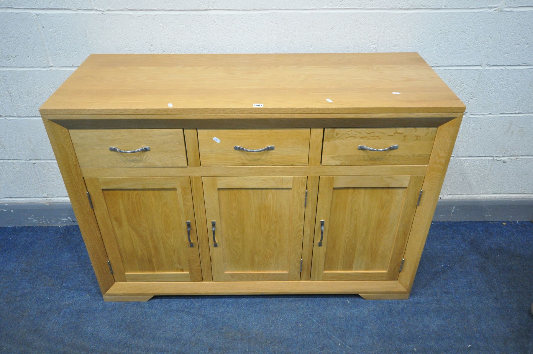 A PARTIALLY SOLID GOLDEN OAK SIDEBOARD, three short over three long drawers, width 131cm x depth