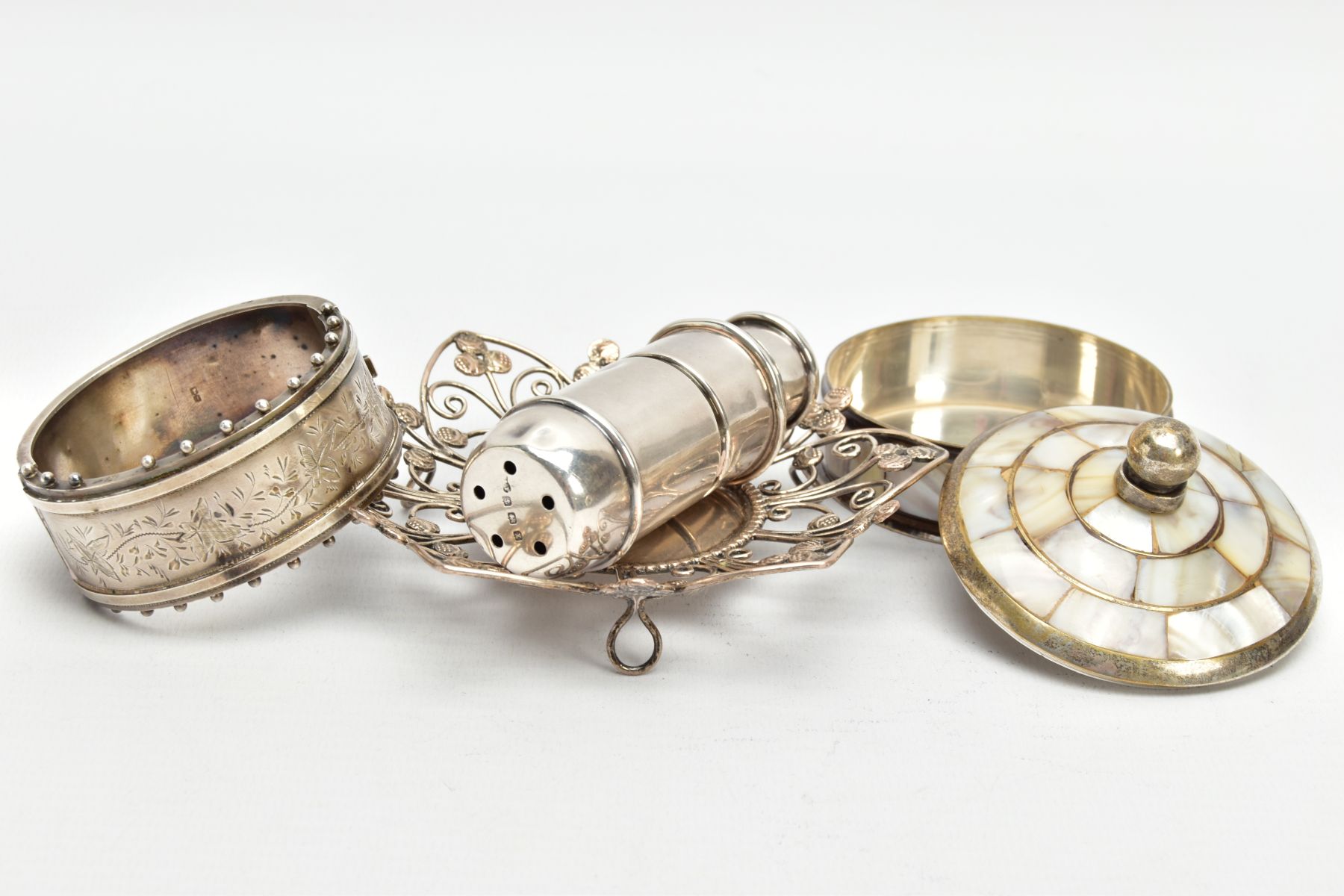 FOUR ITEMS, to include a silver hinged bangle, foliate engraved detail with applied bead work to the - Image 3 of 5