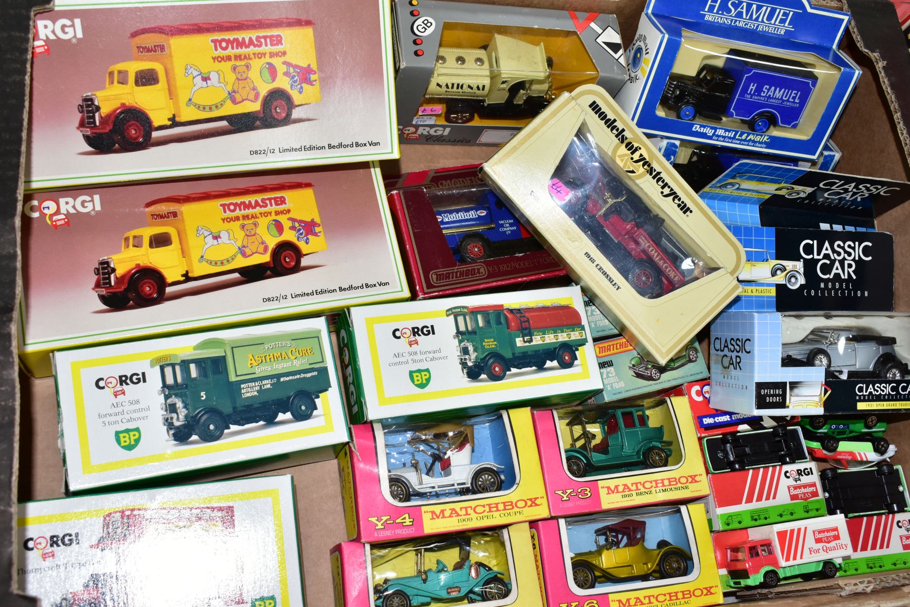 A BOX OF BOXED AND LOOSE CORGI, MATCHBOX AND LLEDO DIECAST VEHICLES, ETC, including two Corgi - Image 2 of 2