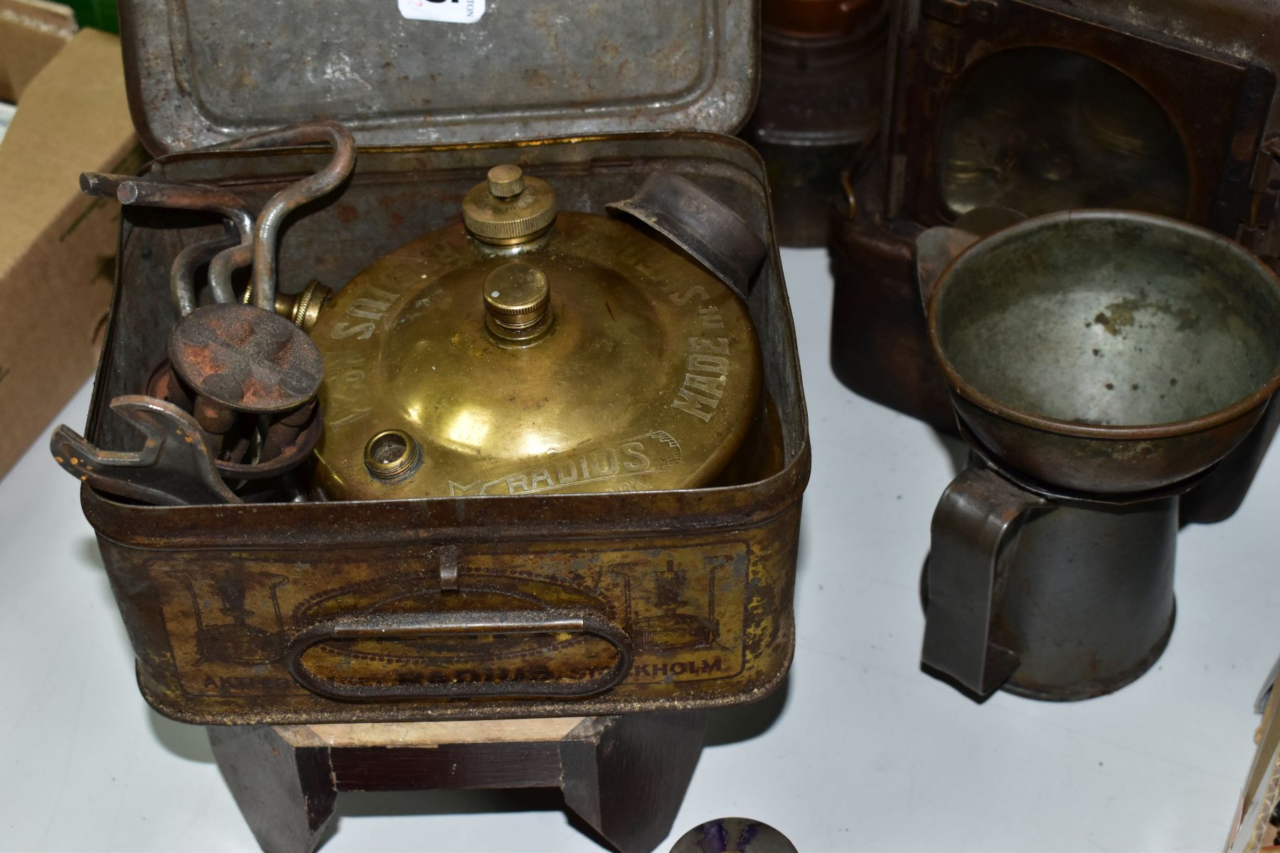 VINTAGE PETROL LAMPS, HEATER AND STOVE ETC, comprising a Radius No21 stove and accessories, - Image 2 of 7