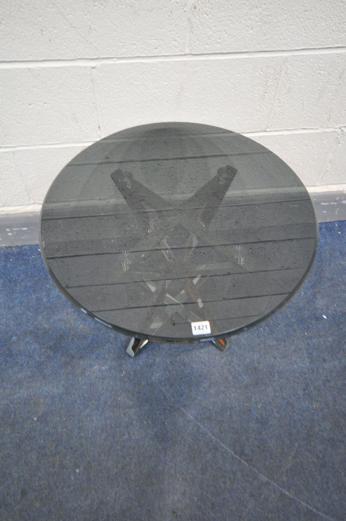 A MODERN SMOKED CIRCULAR GLASS OCCASIONAL TABLE, on a shaped chrome frame, diameter 59cm x height - Bild 2 aus 2