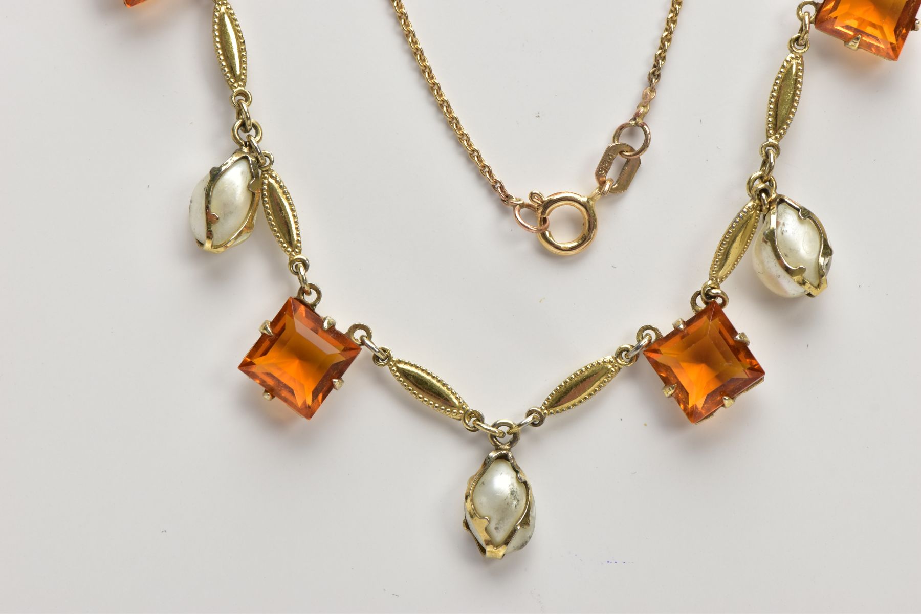 A 9CT GOLD TOPAZ AND PEARL NECKLACE, fine cable chain fitted with oval textured links interspaced - Image 4 of 4