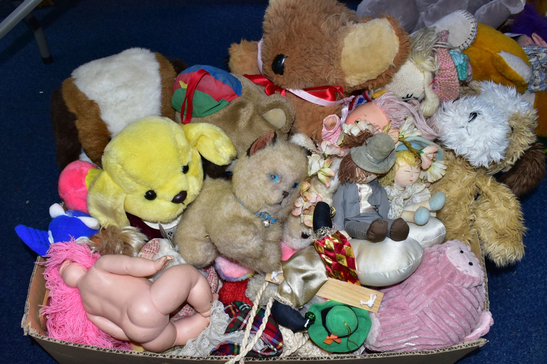 THREE BOXES AND LOOSE SOFT TOYS, DOLLS, DOLLS PRAM AND CRADLE, to include approximately eighteen - Image 12 of 13