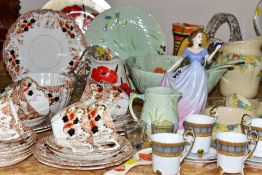 A GROUP OF CERAMICS AND GLASSWARES, to include a Royal Doulton Sweet Poetry HN4113 figurine, a