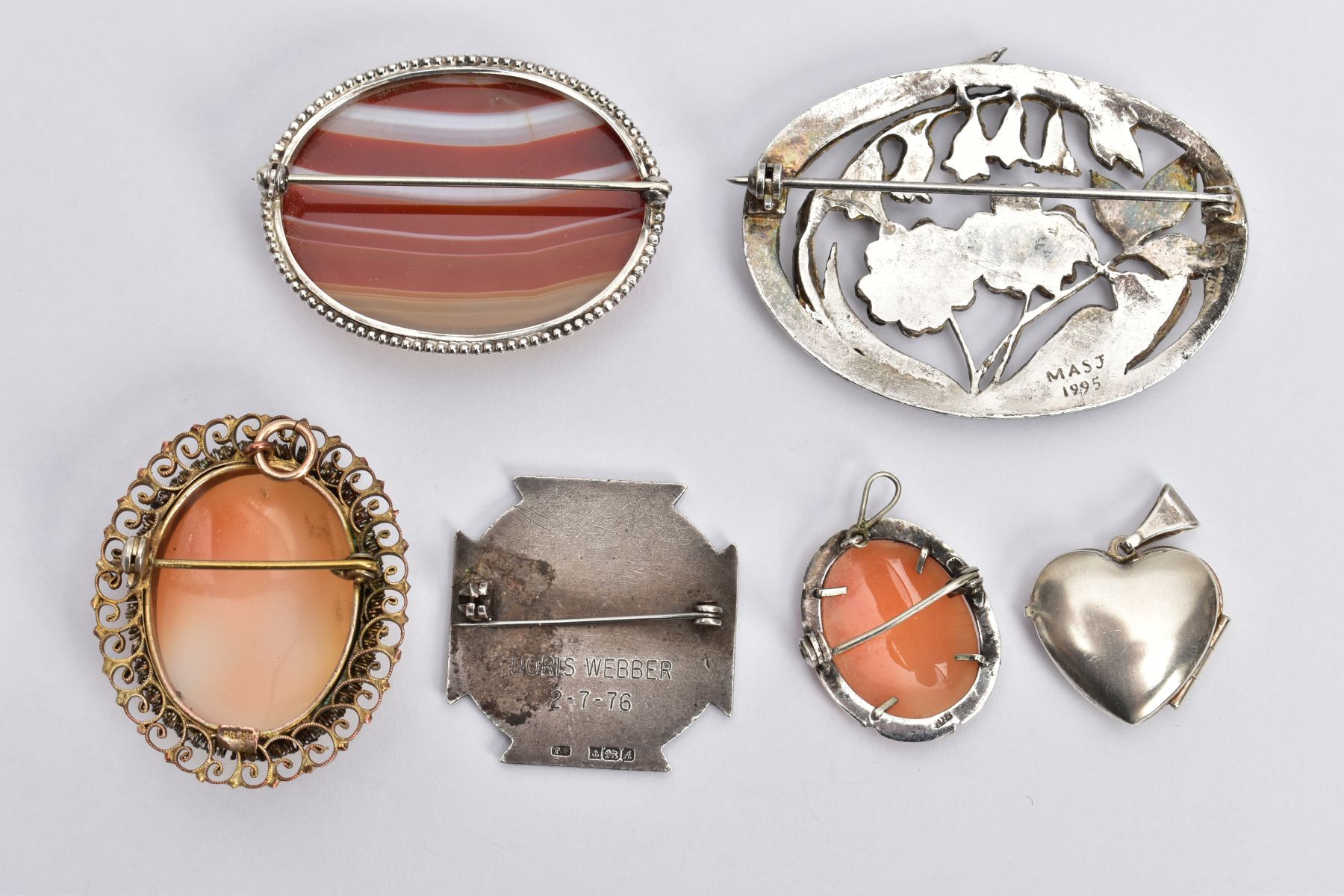 FIVE BROOCHES AND A PENDANT, to include a silver banded agate oval brooch, fitted with a brooch pin, - Image 3 of 3