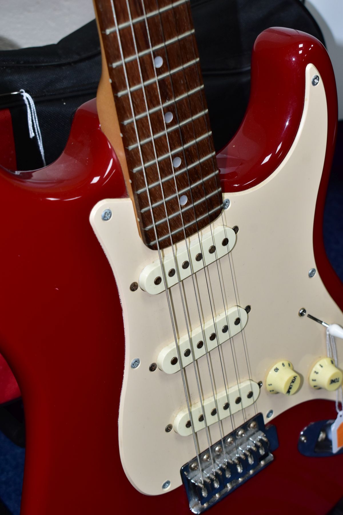 A SUNN MUSTANG ELECTRIC GUITAR, RED AND CREAM FINISH, serial number NC434622, made in China, - Image 6 of 8