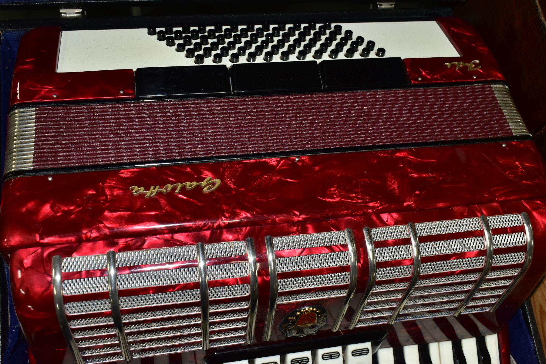 A CASED GALOTTA IDEAL 72 BASS ACCORDIAN, marbleised red case, serial number 24778 (Condition report: - Image 2 of 7