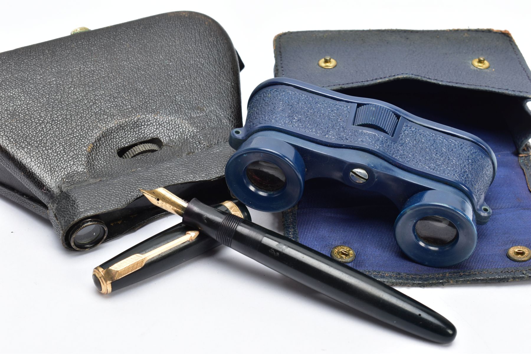 TWO PAIRS OF OPERA GLASSES AND A PARKER FOUNTAIN PEN, a cased pair of blue Kershaw opera glasses, - Image 4 of 4