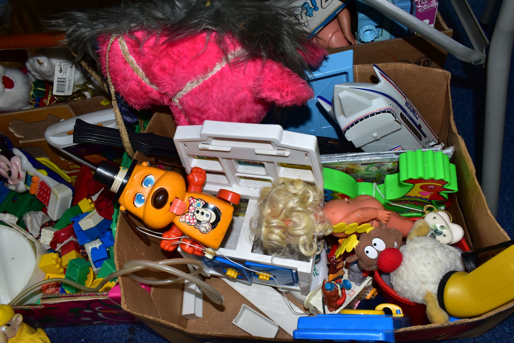 FIVE BOXES AND LOOSE OF SOFT TOYS, CHILDREN'S PLASTIC TOYS, HOBBY HORSES, ETC, including three - Image 3 of 12