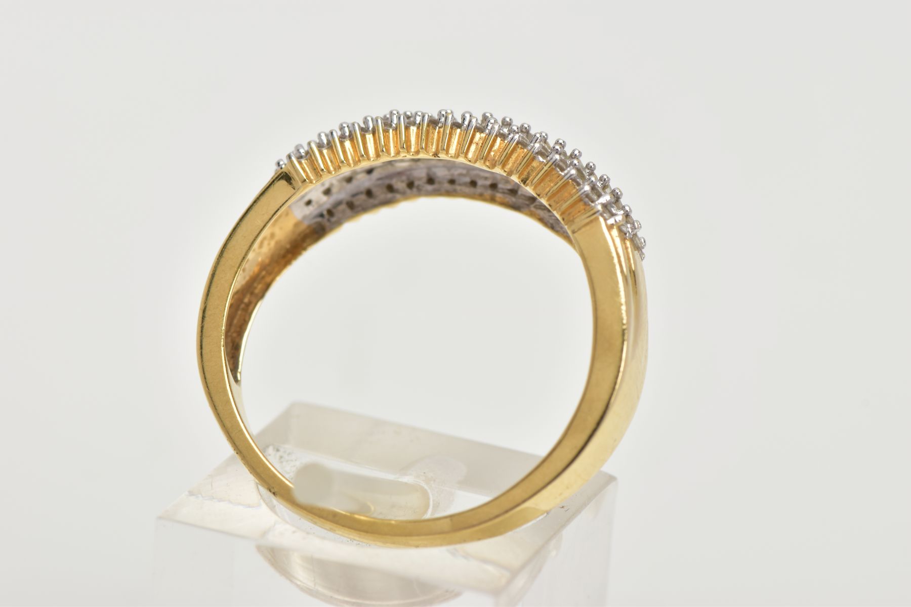 AN 18CT GOLD DIAMOND DRESS RING, set with a central row of rectangular cut diamonds, within double - Image 3 of 4