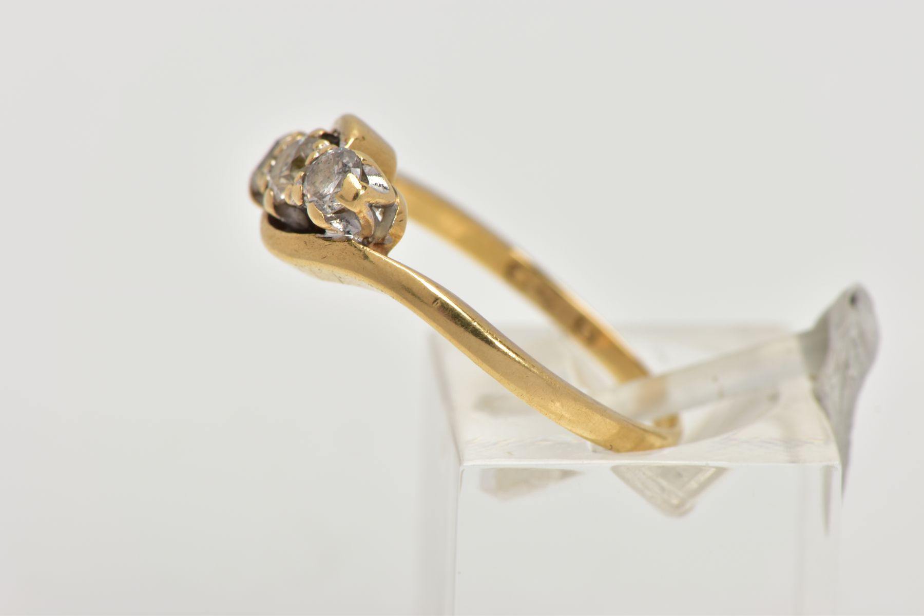 AN 18CT GOLD THREE STONE DIAMOND RING, cross over design set with three round brilliant cut - Image 2 of 4