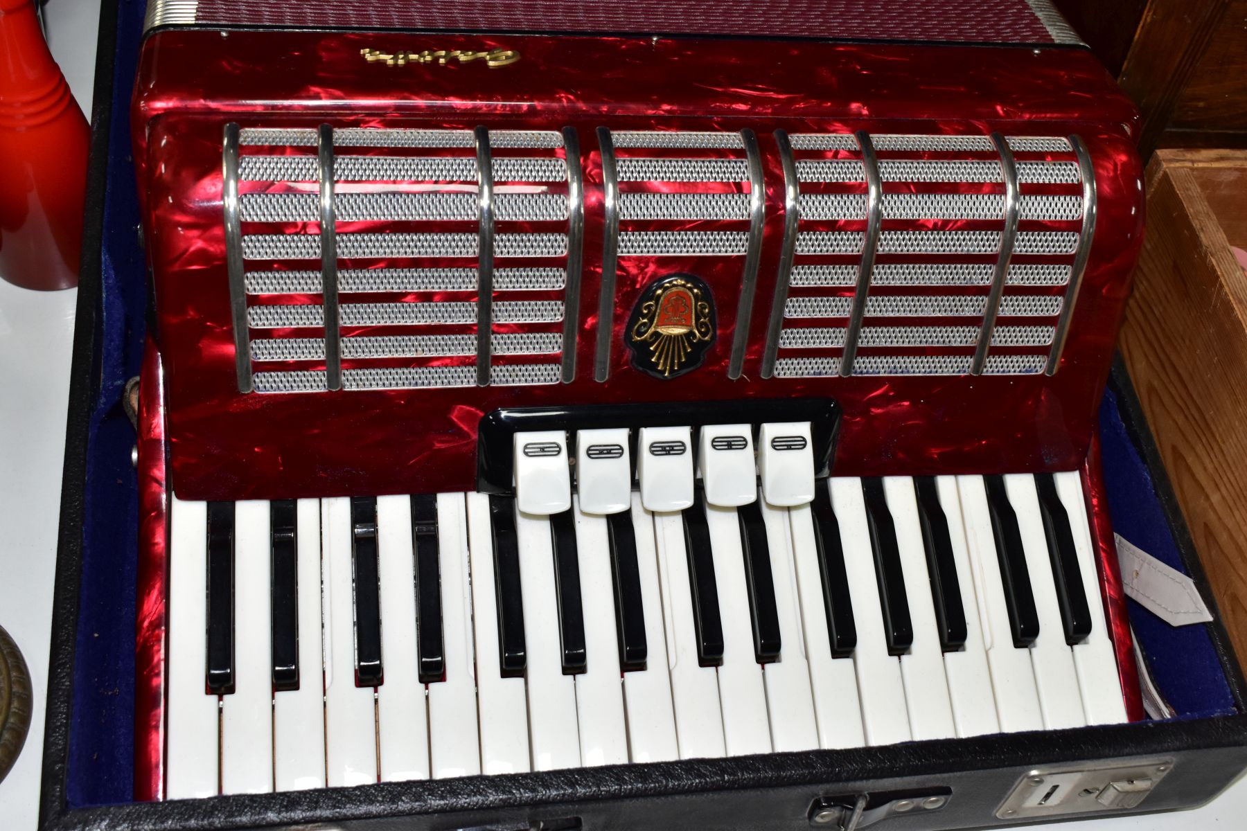 A CASED GALOTTA IDEAL 72 BASS ACCORDIAN, marbleised red case, serial number 24778 (Condition report: - Image 3 of 7