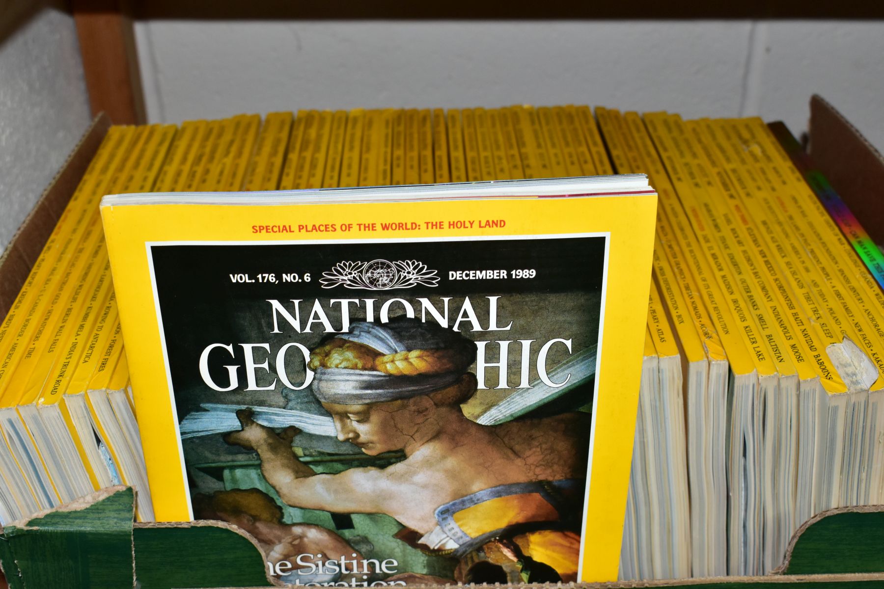 THREE BOXES OF THE COUNTRYMAN, COUNTRYMAN AND NATIONAL GEOGRAPHIC MAGAZINES comprising seventy two - Image 3 of 8