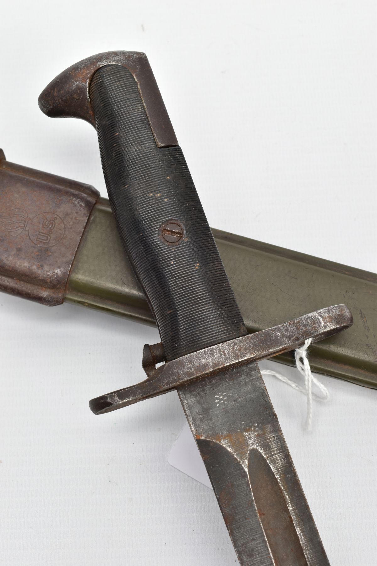 A WORLD WAR TWO ERA US ARMY BAYONET & SCABBARD, by American Fork & Hoe Company, period for this - Image 5 of 7