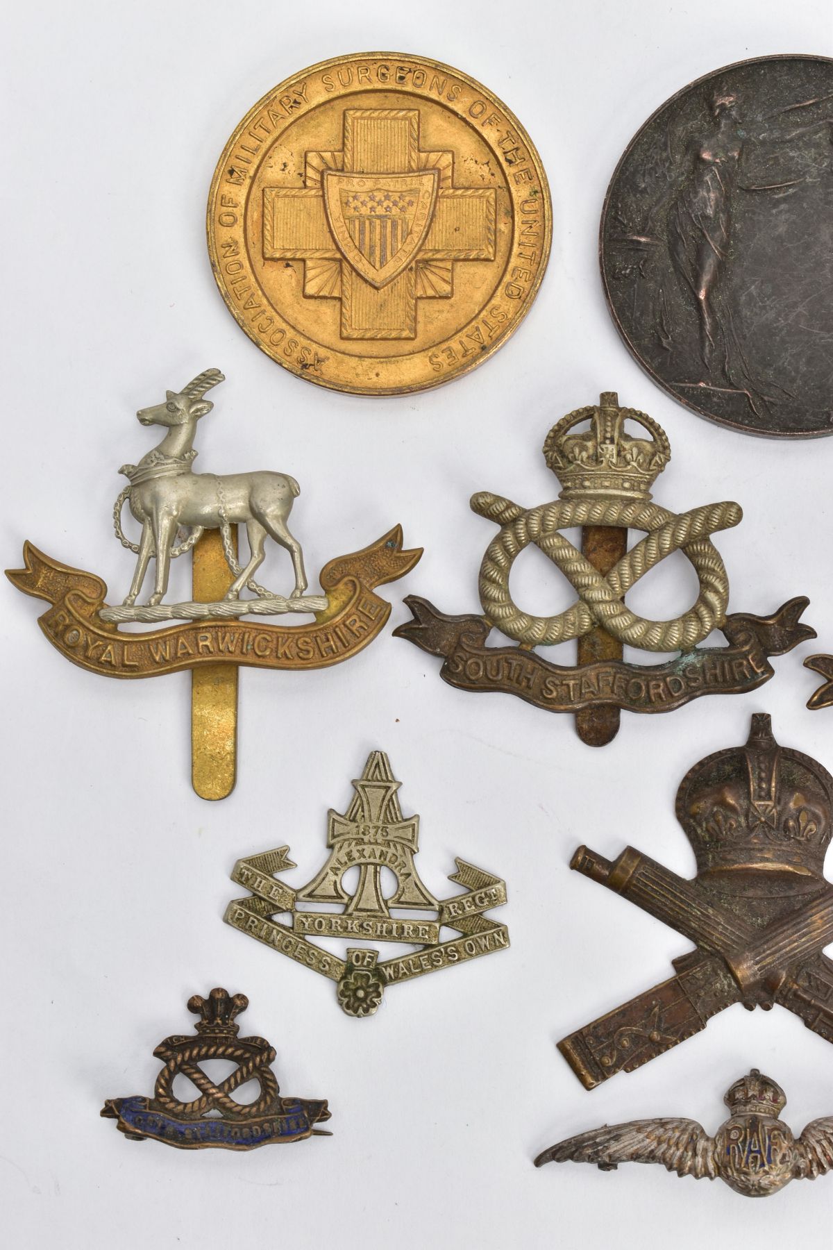 A BOX OF WORLD WAR ONE PERIOD CAP BADGES ETC, to include South Staffordshire, West Yorkshire, - Image 2 of 8