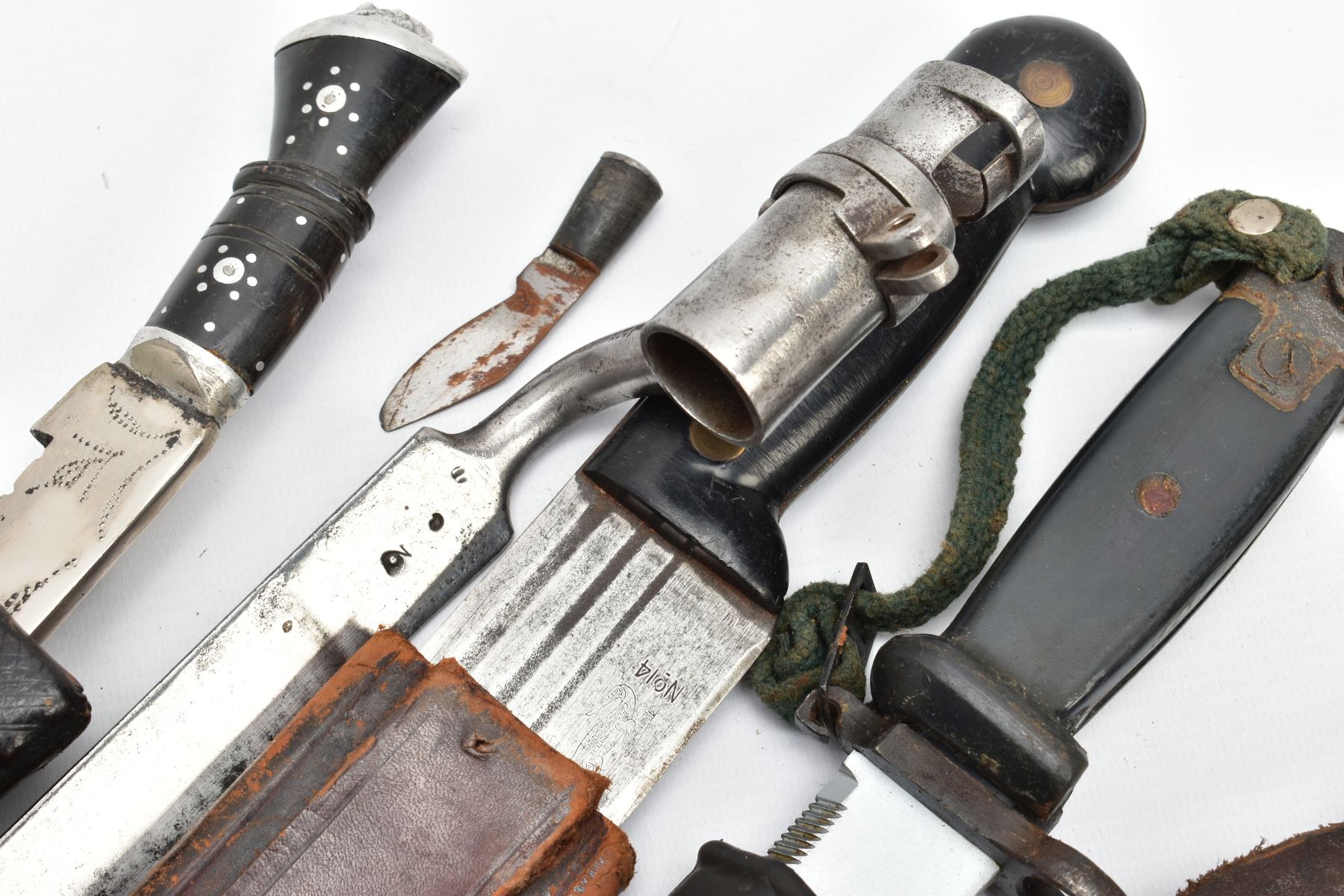 SELECTION OF MILITARY BAYONETS/KNIVES as follows, a Russian AK47 Bayonet and scabbard believed to be - Image 4 of 9