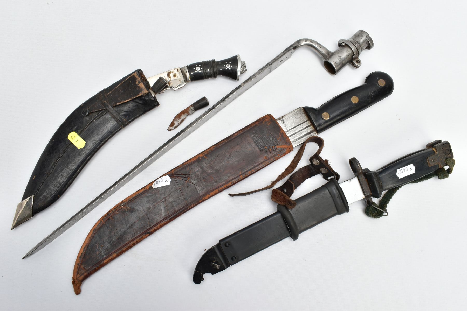 SELECTION OF MILITARY BAYONETS/KNIVES as follows, a Russian AK47 Bayonet and scabbard believed to be - Image 2 of 9