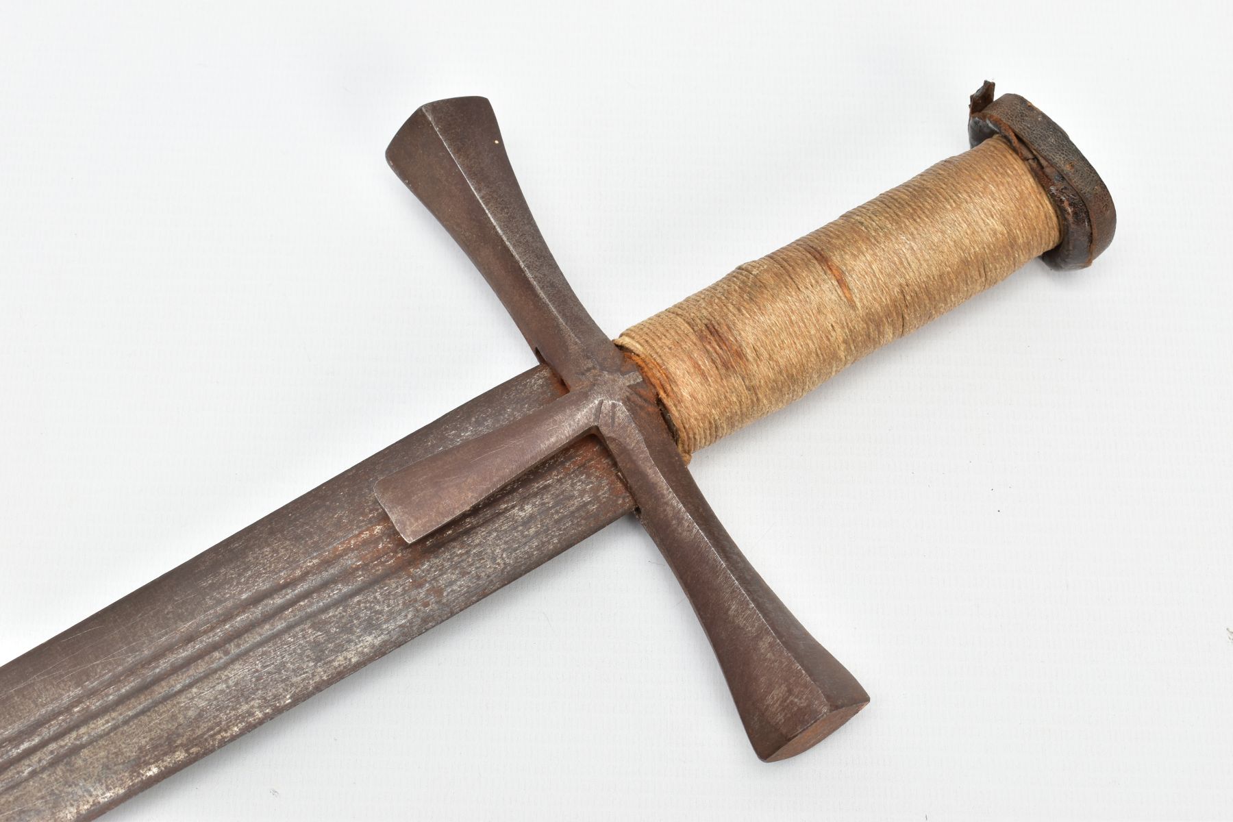 A MEDIEVAL STYLE SWORD, POSSIBLY EUROPEAN IN MANUFACTURE IN THE KASKARAS STYLE, the blade is - Image 2 of 13