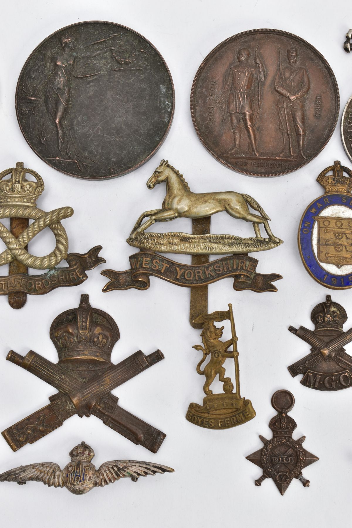 A BOX OF WORLD WAR ONE PERIOD CAP BADGES ETC, to include South Staffordshire, West Yorkshire, - Image 3 of 8