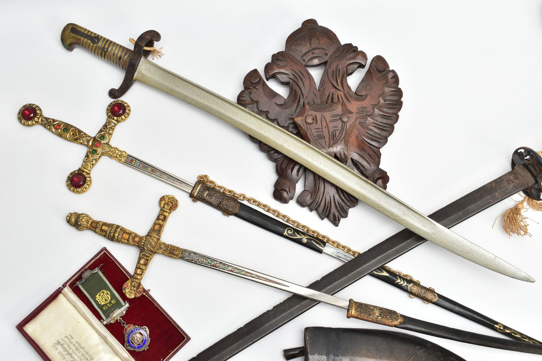 A WOODEN MADE HERALDIC SHIELD, made to display two swords and daggers in a cross design, possibly - Image 10 of 14