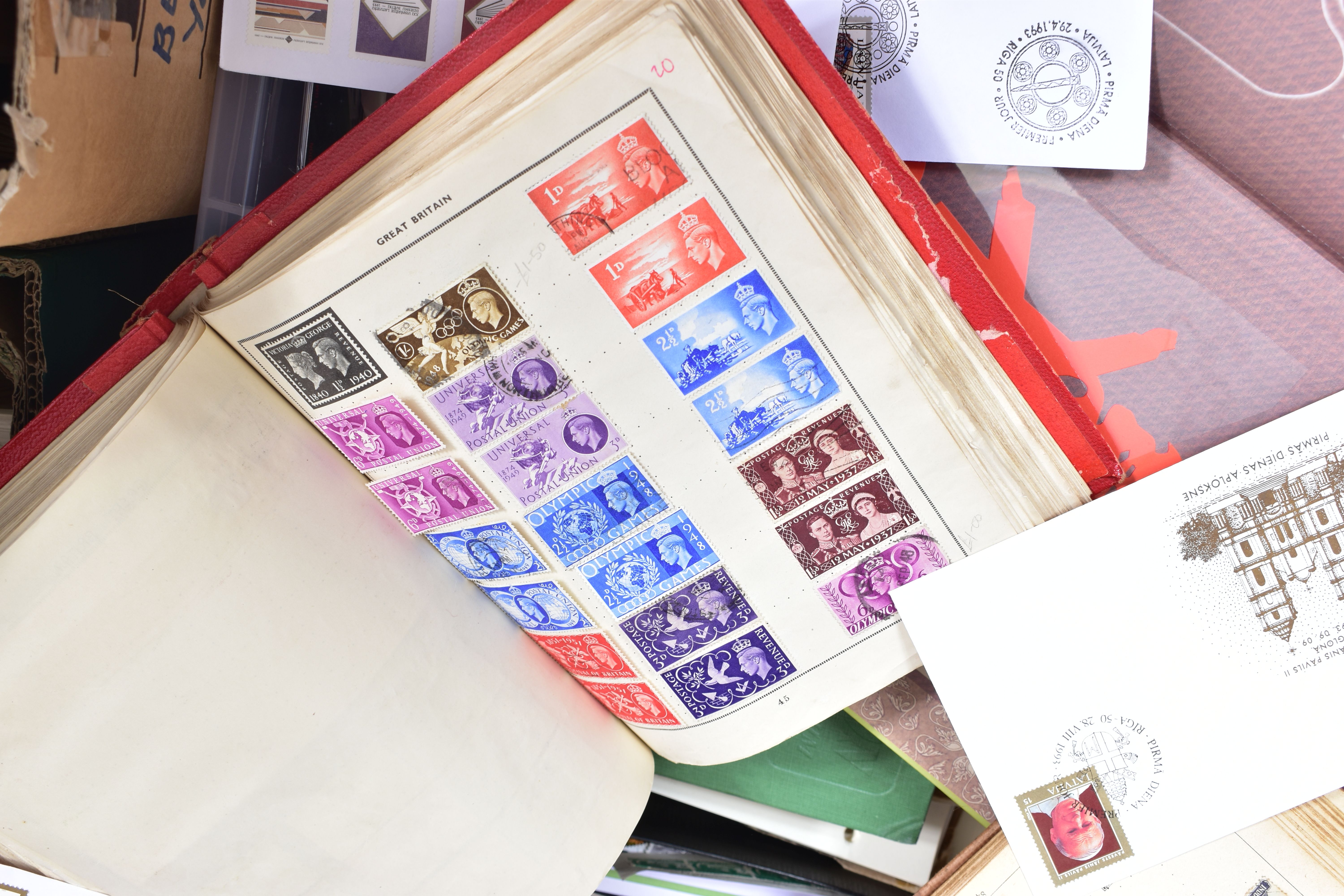 LARGE AND HEAVY COLLECTION OF STAMPS, we note 1960s unused aerogrammes, USA collection, numerous - Image 2 of 11