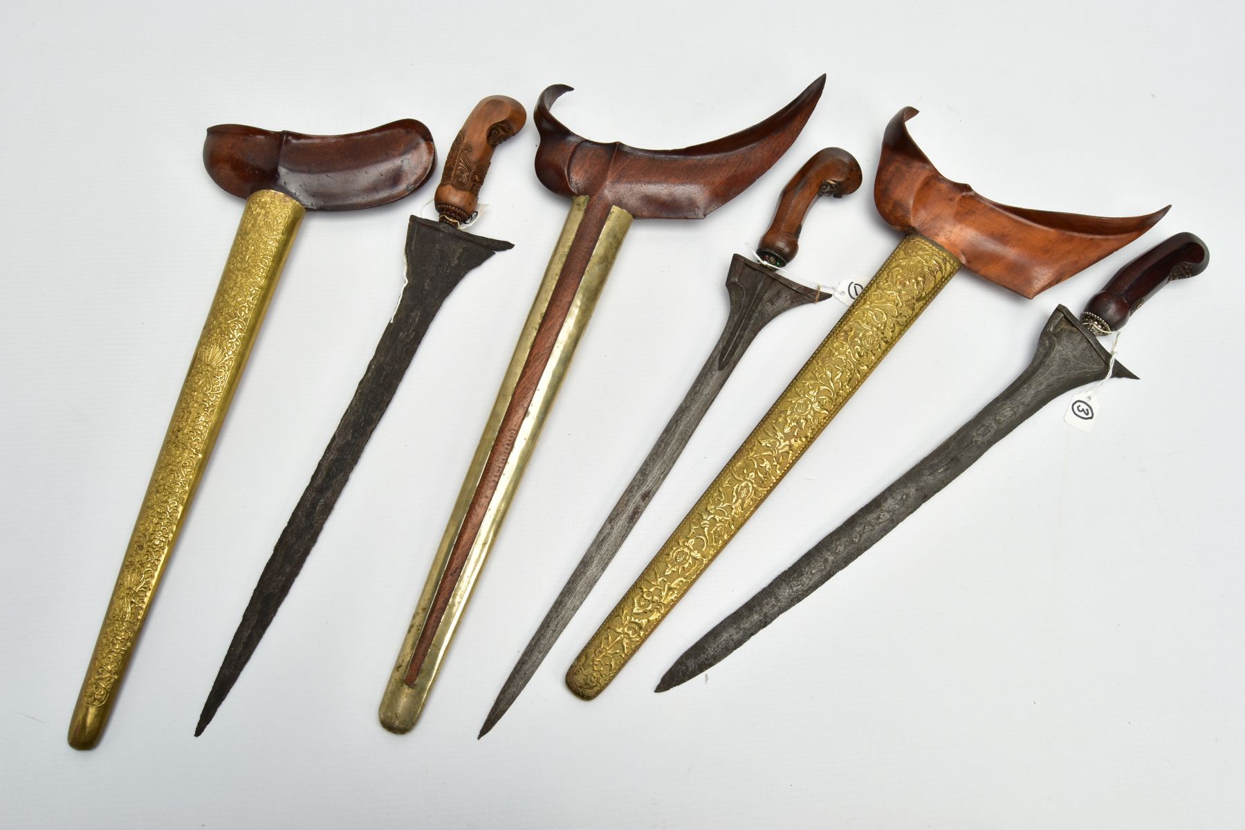 THREE MALAY/INDONESIAN KRIS DAGGERS, all straight blades(bilah), with age, the Bilah are rusted, the - Image 3 of 10