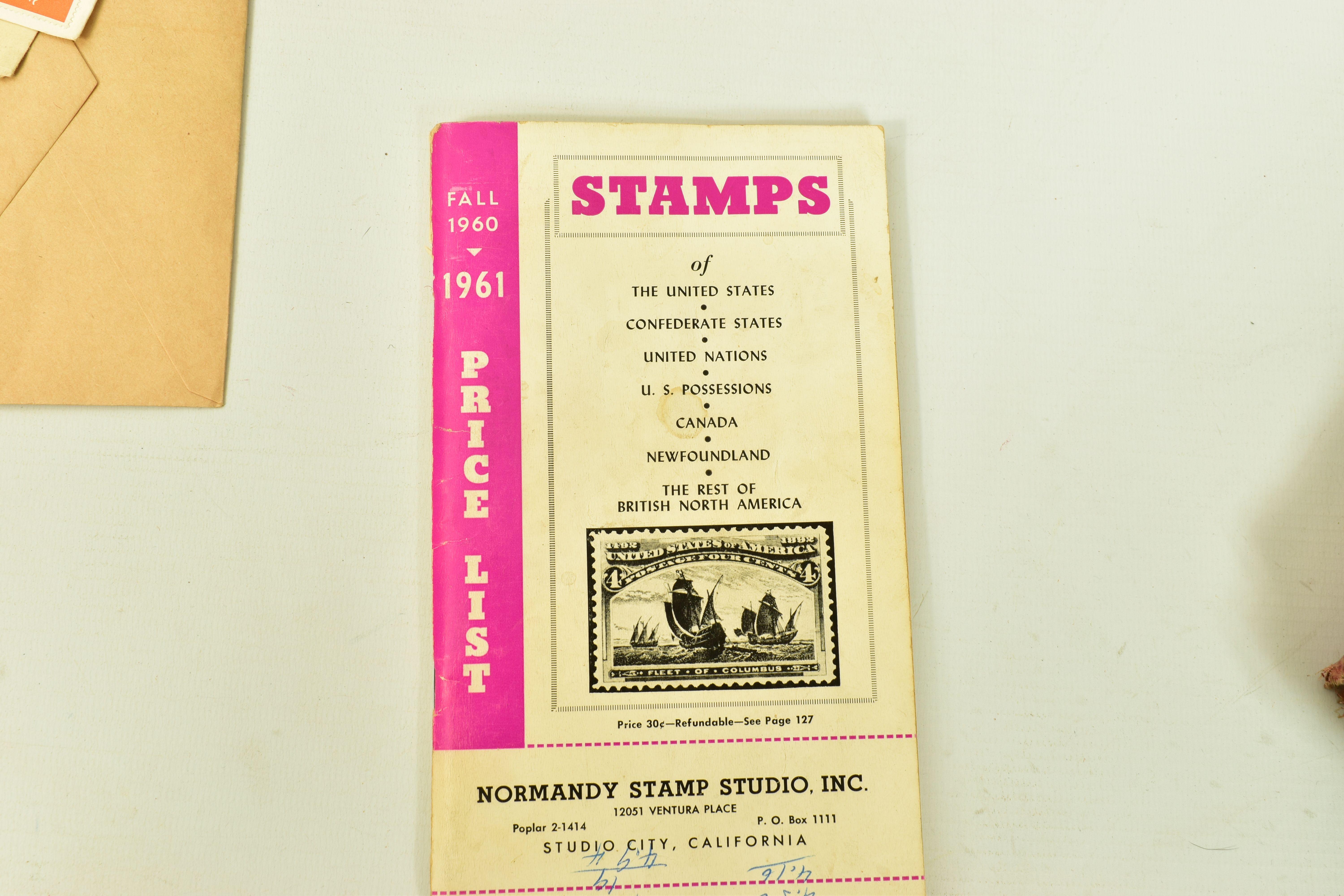 SMALL BOX AND BAG OF STAMPS, in five albums and loose in packets, we note GB from early line - Image 6 of 10