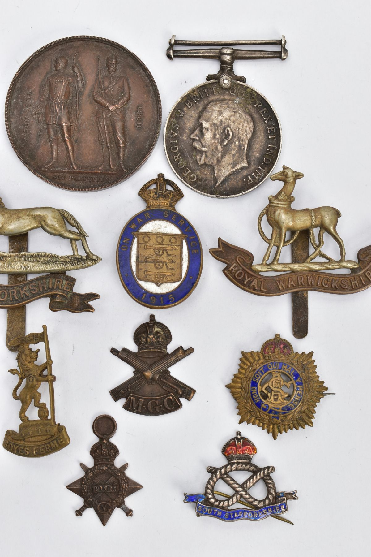 A BOX OF WORLD WAR ONE PERIOD CAP BADGES ETC, to include South Staffordshire, West Yorkshire, - Image 4 of 8