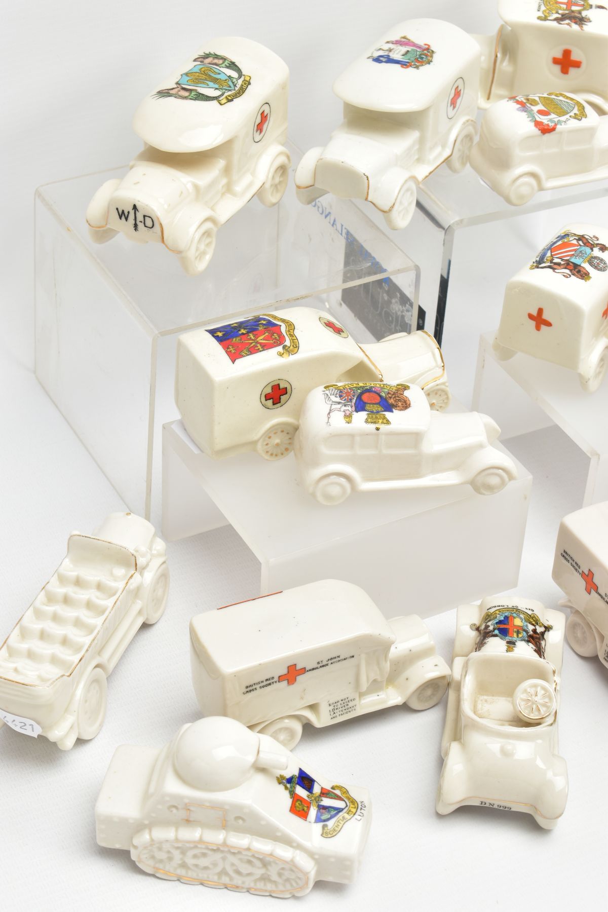 A COLLECTION OF WORLD WAR I CRESTED CHINA, manufactured by Victoria, Botolph, Grafton, Arcadian, - Image 9 of 11