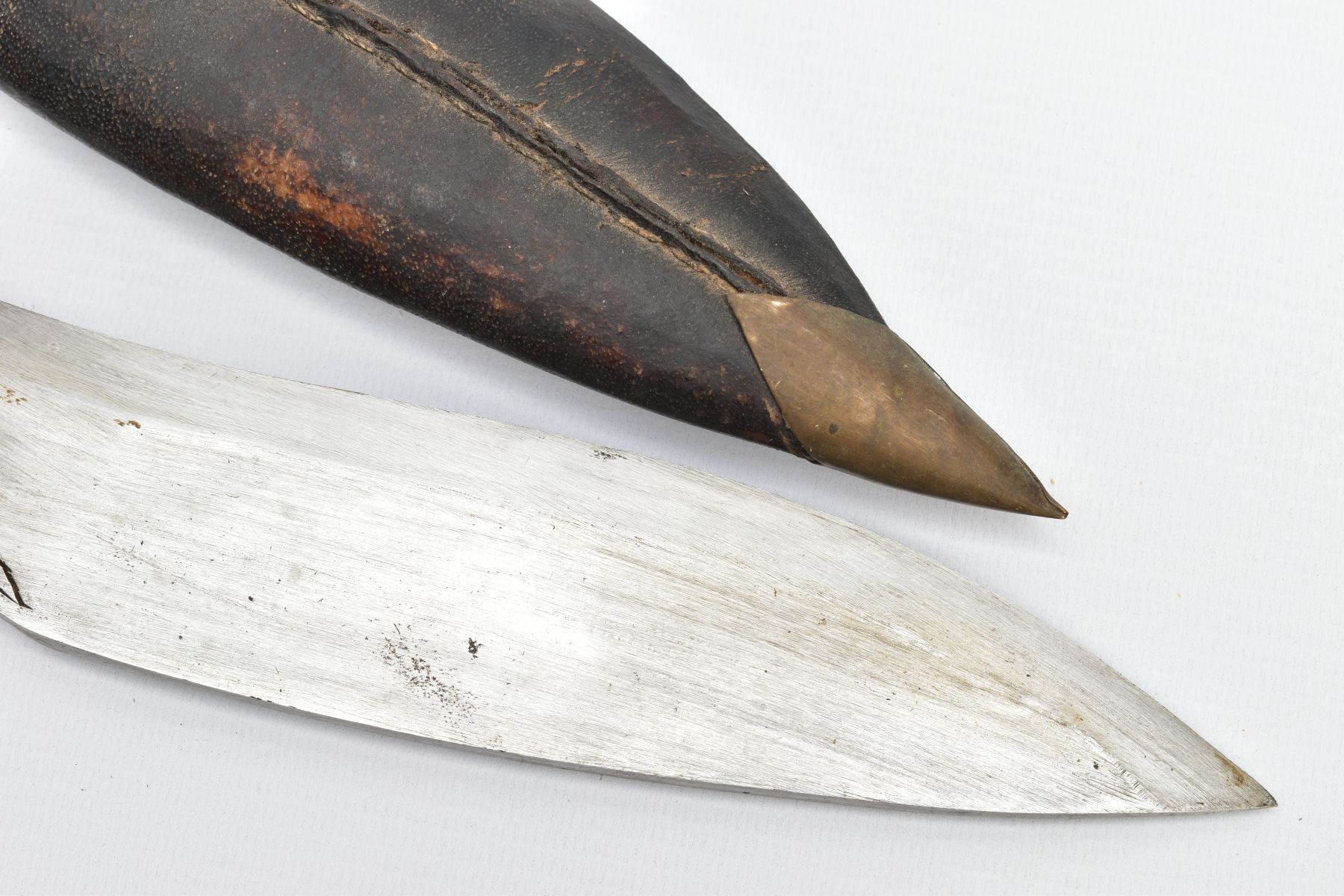 INDIAN SUB CONTINENT KUKRI KNIFE, in original scabbard, together with the two smaller knives - Image 3 of 5