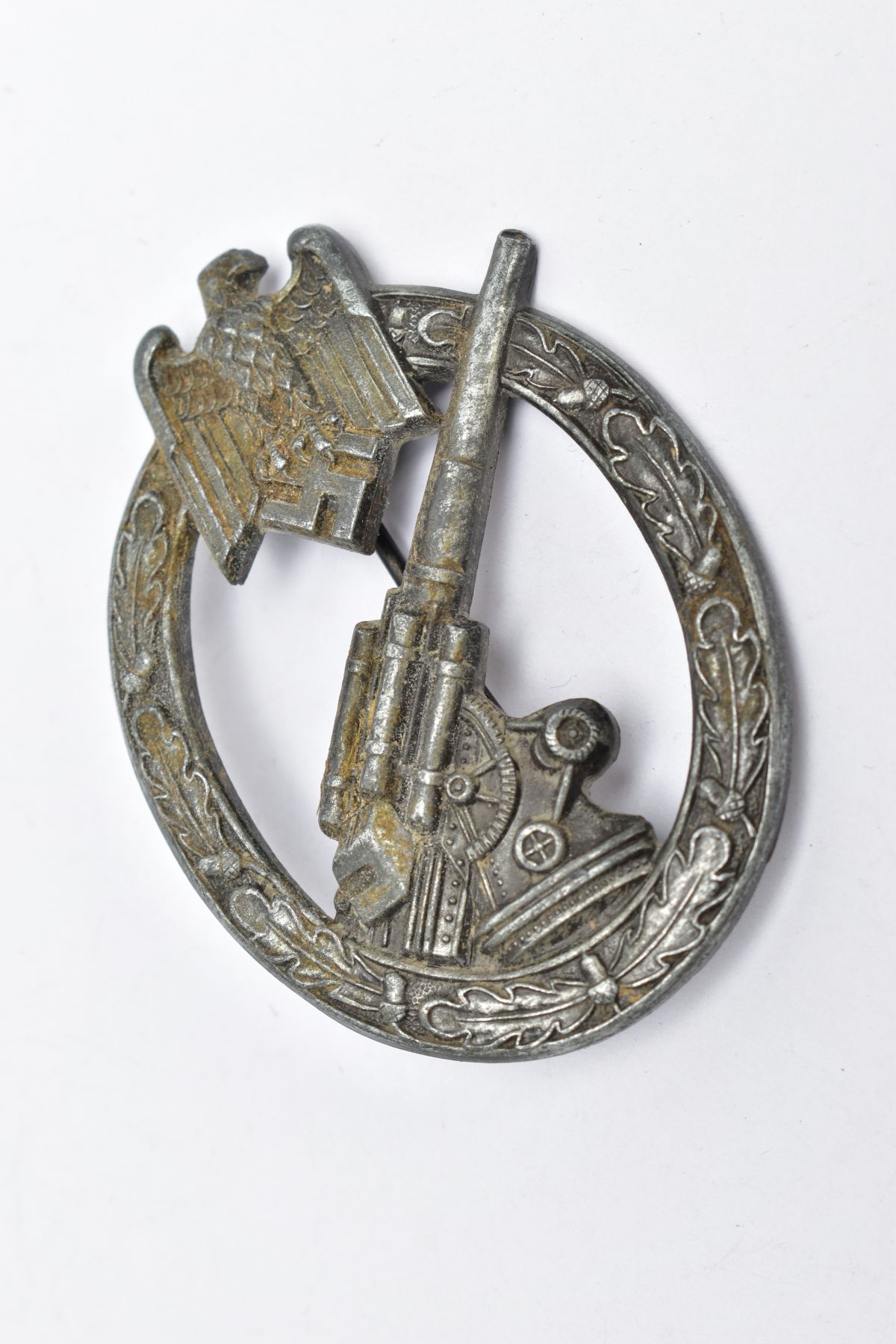 GERMAN 3RD REICH LUFTWAFFE FLAK BADGE, Maker marked for Hermann Aurich, Dresden, with correct ball - Image 3 of 3