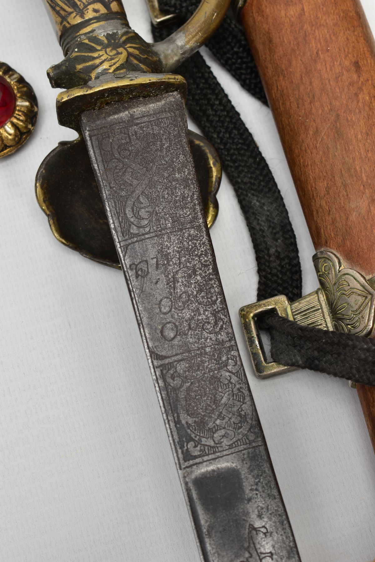 A WOODEN MADE HERALDIC SHIELD, made to display two swords and daggers in a cross design, possibly - Image 8 of 14