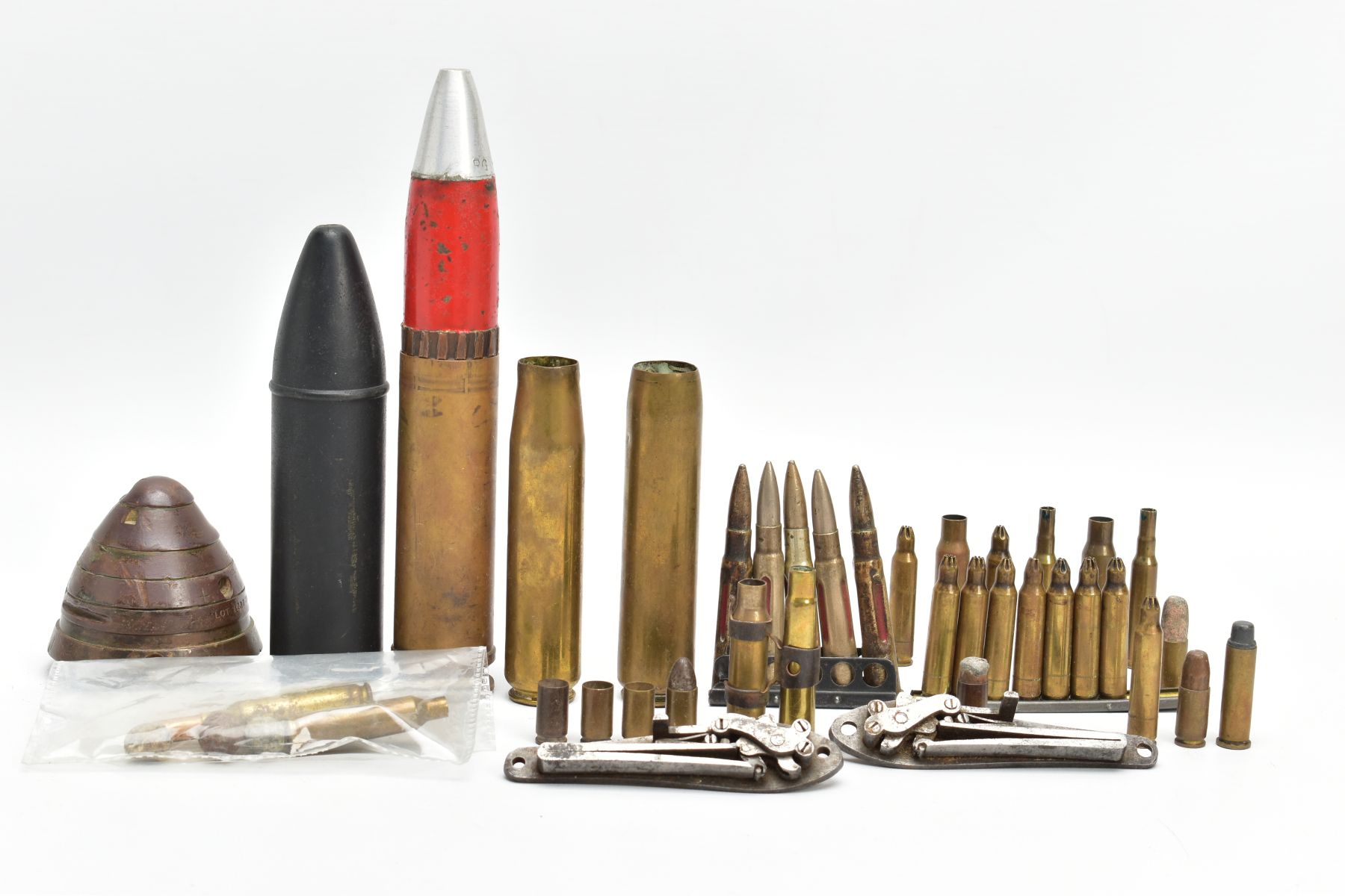 A BOX CONTAINING INERT AMMUNITION AND ORDENANCE, to include 2 x 1943 dated shells, British Baton