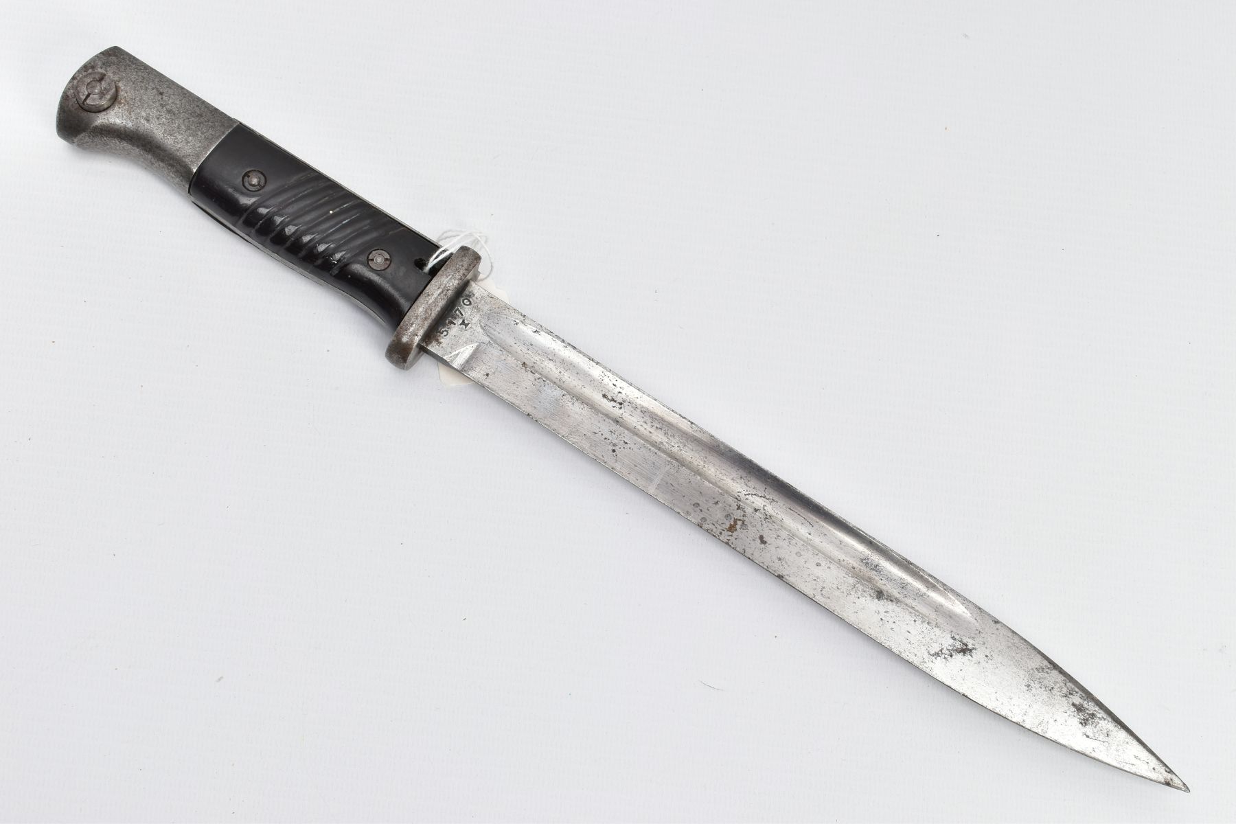 A GERMAN WORLD WAR TWO BAYONET, for the K98 Mauser rifle, bayonet is in good condition, with minimal - Image 5 of 8