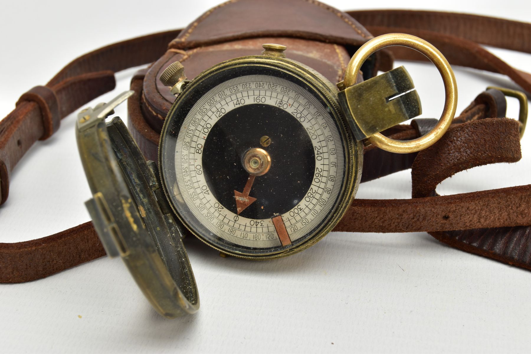 A WORLD WAR ONE ERA FIELD COMPASS, WAR OFFICE, DATED 1917, in its correct brown leather carrying - Image 4 of 6