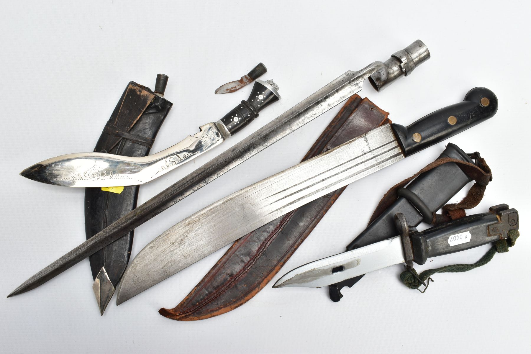 SELECTION OF MILITARY BAYONETS/KNIVES as follows, a Russian AK47 Bayonet and scabbard believed to be - Image 9 of 9