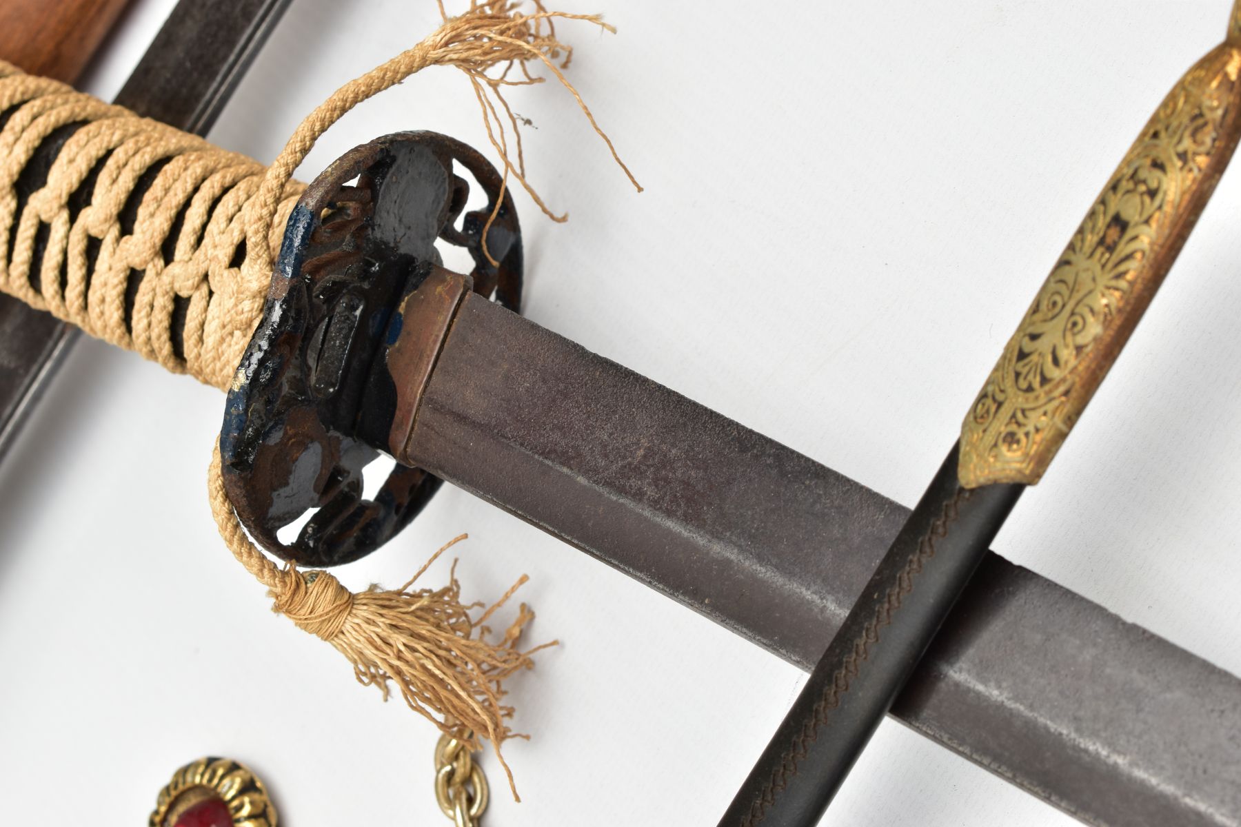 A WOODEN MADE HERALDIC SHIELD, made to display two swords and daggers in a cross design, possibly - Image 4 of 14