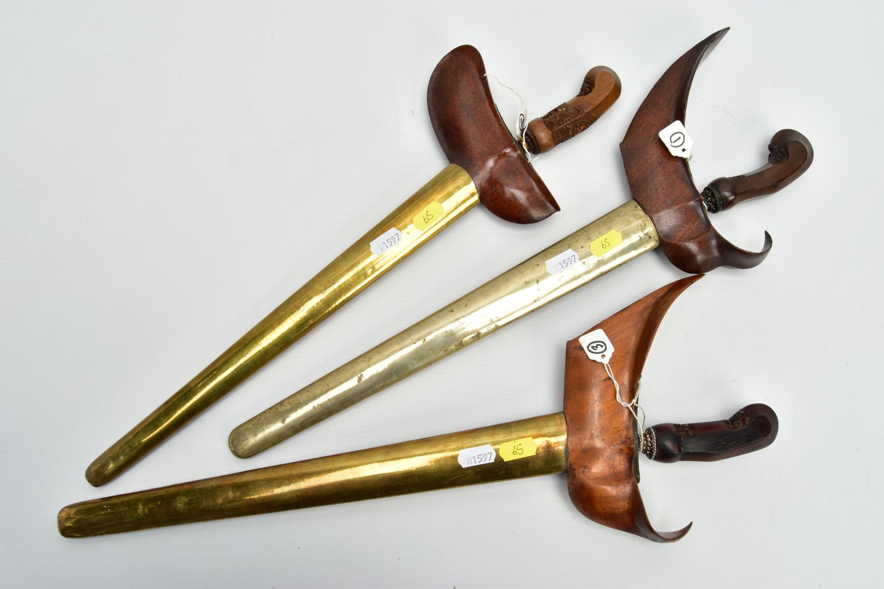 THREE MALAY/INDONESIAN KRIS DAGGERS, all straight blades(bilah), with age, the Bilah are rusted, the - Image 2 of 10