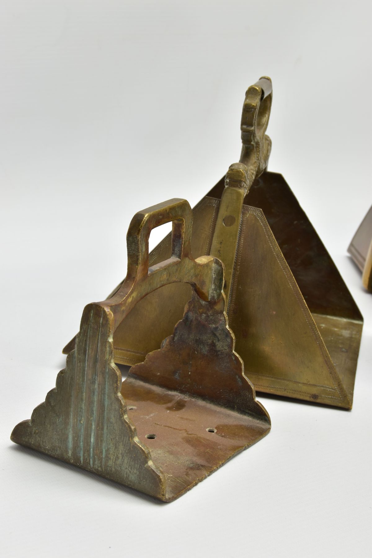 TWO PAIRS OF TURKISH OR OTTOMAN HORSE STIRRUPS POSSIBLE LATE 19 CENTURY, one pair larger which has - Image 3 of 5