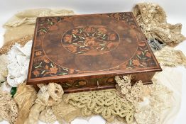 AN EARLY 18TH CENTURY OYSTER VENEERED, WALNUT AND FLORAL MARQUETRY LACE BOX OF RECTANGULAR FORM, the