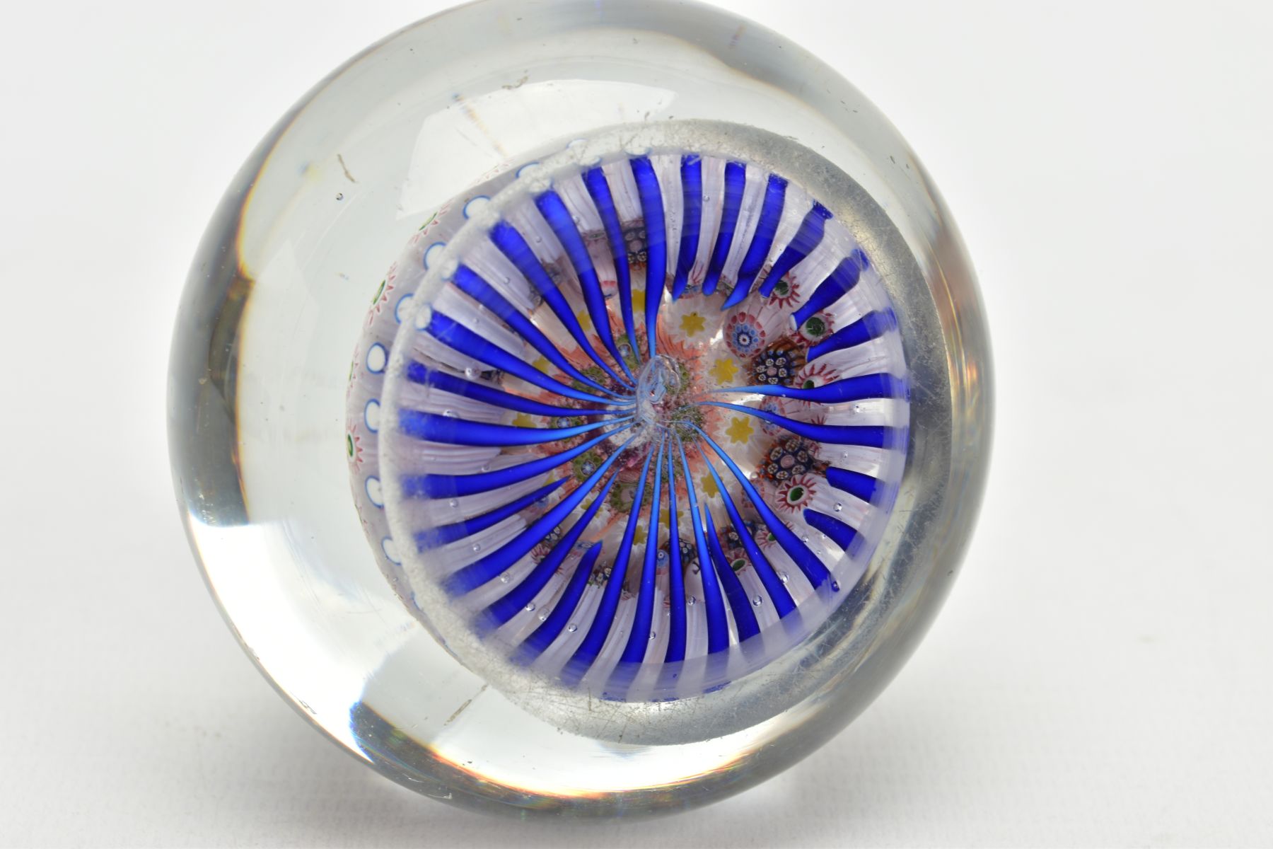 A 19TH CENTURY ST. LOUIS CONCENTRIC MILLEFIORI PAPERWEIGHT, centre dancing devil cane surrounded - Image 6 of 14