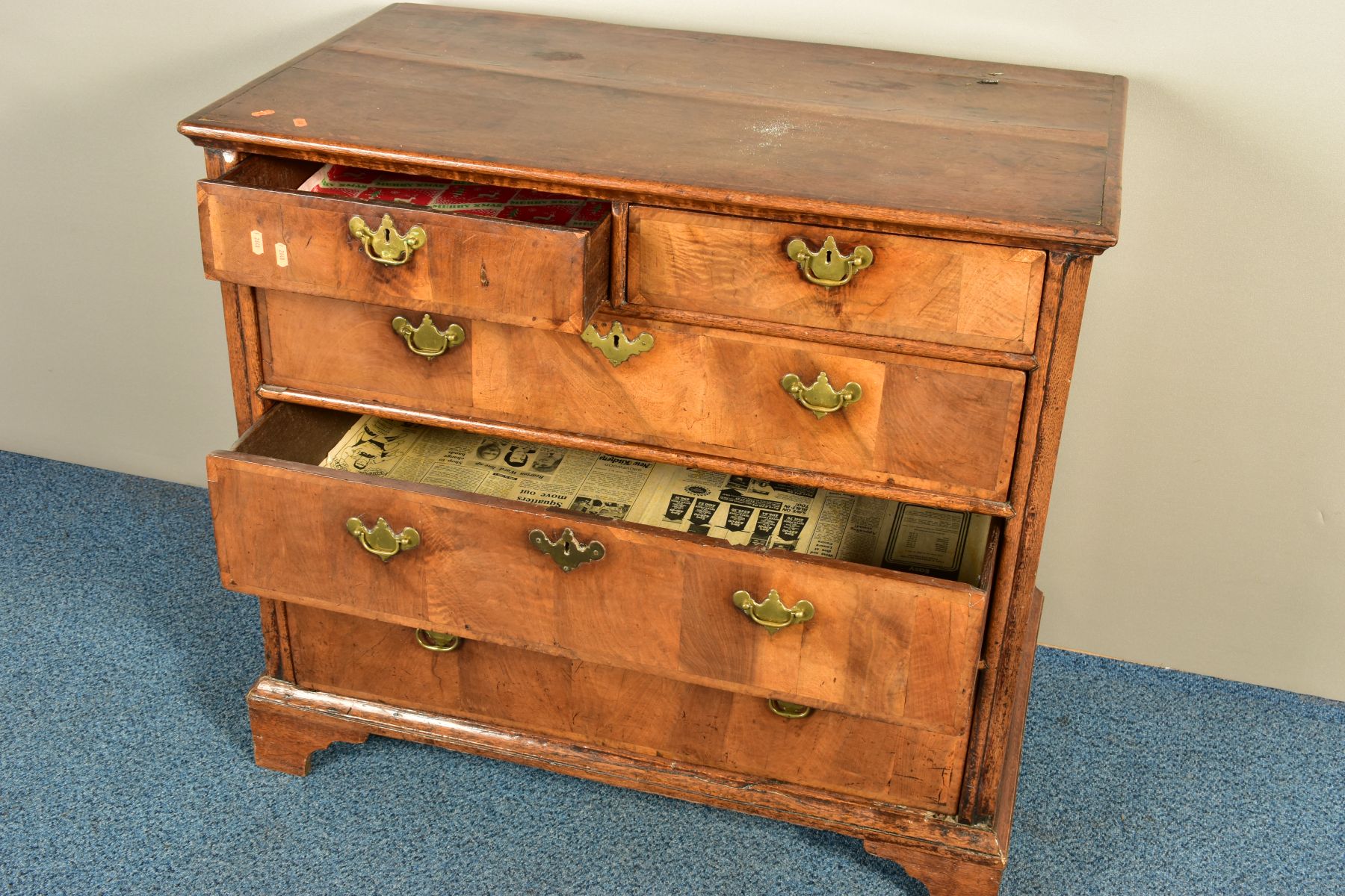 A GEORGE I AND LATER OAK CHEST OF TWO SHORT OVER THREE LONG GRADUATED DRAWERS, the drawer fronts - Image 5 of 11