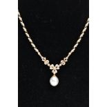 A MODERN 18CT GOLD SOUTH SEA PEARL AND DIAMOND NECKLET, centring on a detachable white South Sea