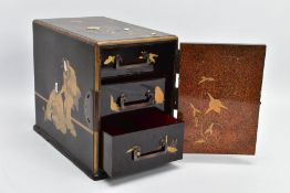 A LATE 19TH / EARLY 20TH CENTURY JAPANESE SHIBAYAMA KODANSU, the black lacquered and gilt exterior