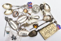 A BAG OF ASSORTED SILVER AND WHITE METAL ITEMS, to include three silver golfing teaspoons, decorated